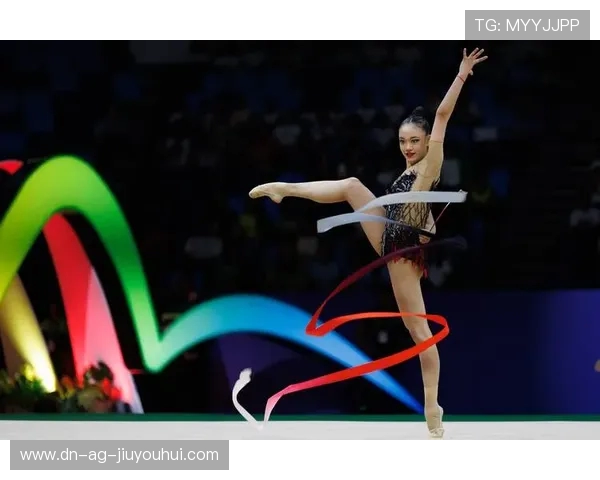 以足球元素为核心融合体操艺术打造力量与协调并重的创新训练体系